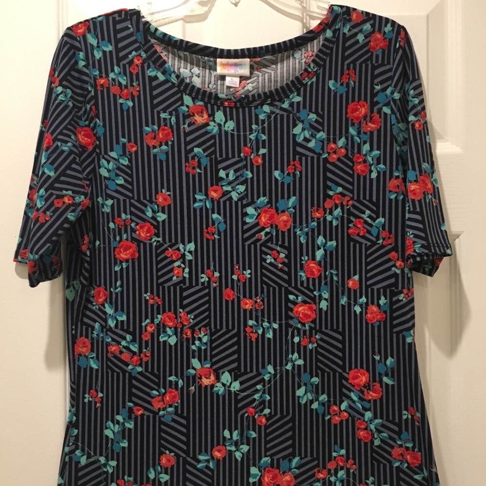 LuLaRoe Gigi top